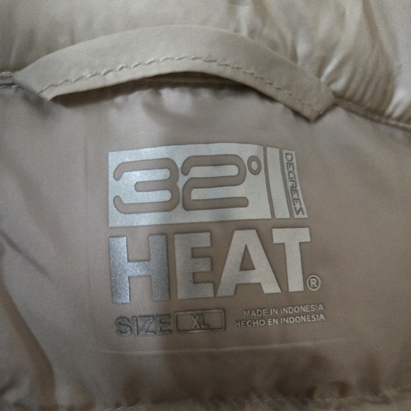 32 Degrees Women's Light Beige Puffer Vest - Picture 4 of 4
